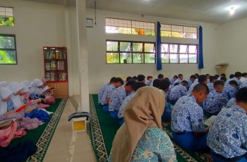 Hari Kedua MPLS di SMP Kartini 1 Batam Dimulai dengan Ibadah Pagi, Mengenalkan Tradisi Sekolah Sejak Dini