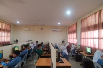 Simulasi TKA Resmi Dimulai di SMP Kartini 1 Batam, Proktor Yulia Murnika: Latih Kesiapan Akademik dan Mental Siswa